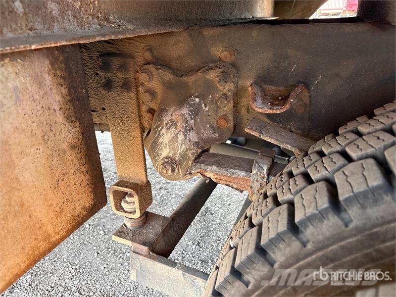 Freightliner M2 106 Nostolava-autot