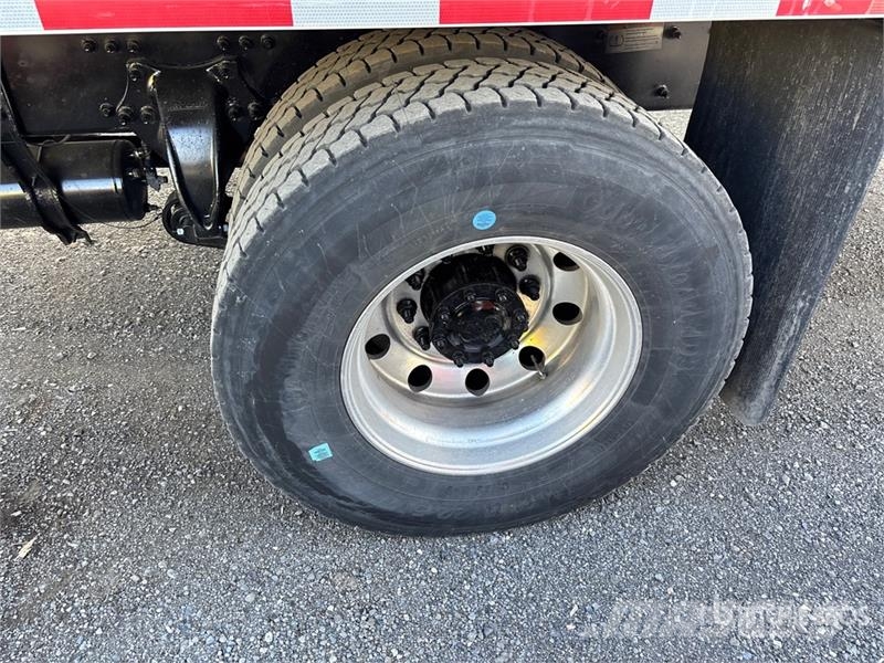 Freightliner M2 106 溫控卡車