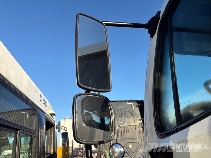 Freightliner M2 106 كابينة والداخلية