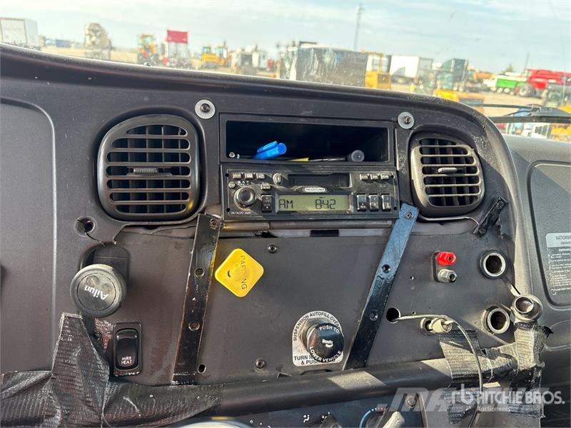 Freightliner M2 106 Cabinas