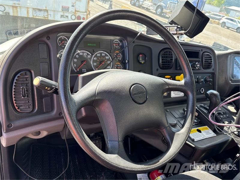 Freightliner M2 106 清掃車