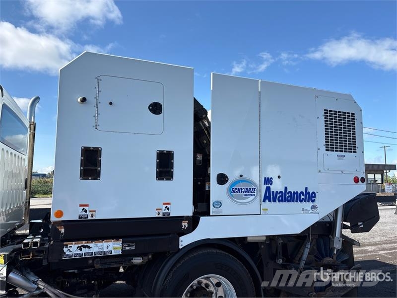 Freightliner M2 106 清掃車