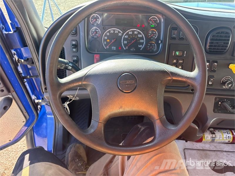 Freightliner M2 106 Kabine i unutrašnjost