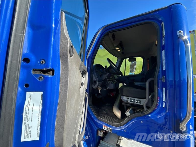 Freightliner M2 106 Kabine i unutrašnjost