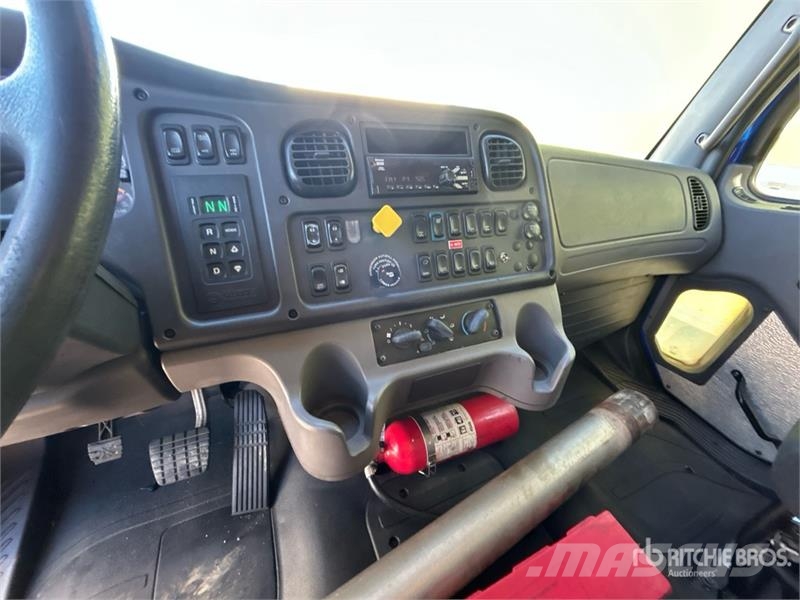 Freightliner M2 106 Kabine i unutrašnjost