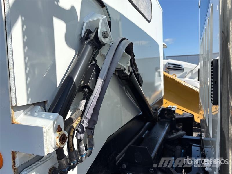 Freightliner M2 106 清掃車