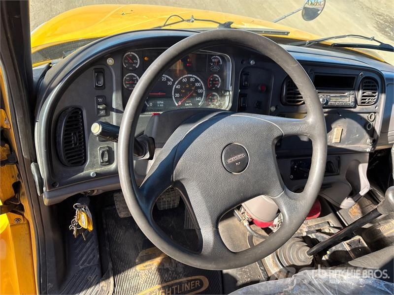 Freightliner M2 106 Pick up/Dropside