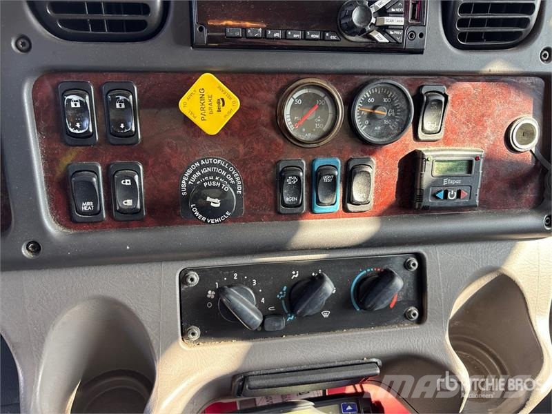 Freightliner M2 106 溫控卡車