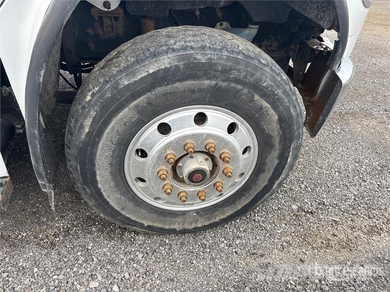 Freightliner M2 106 Camiones bañeras basculantes o volquetes