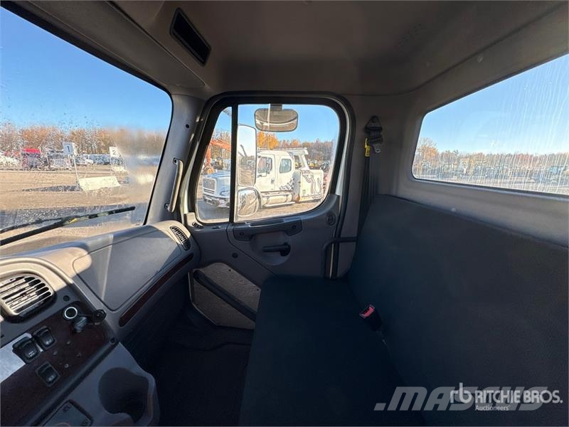 Freightliner M2 106 كابينة والداخلية