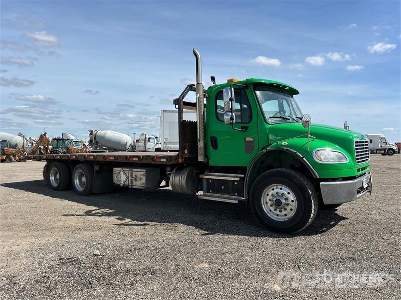 Freightliner M2 106 Hinausautot