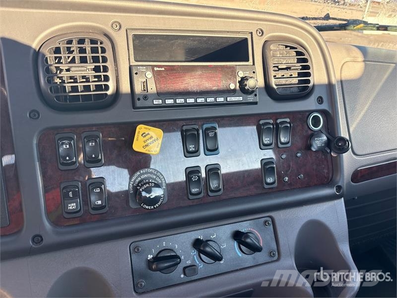 Freightliner M2 106 كابينة والداخلية