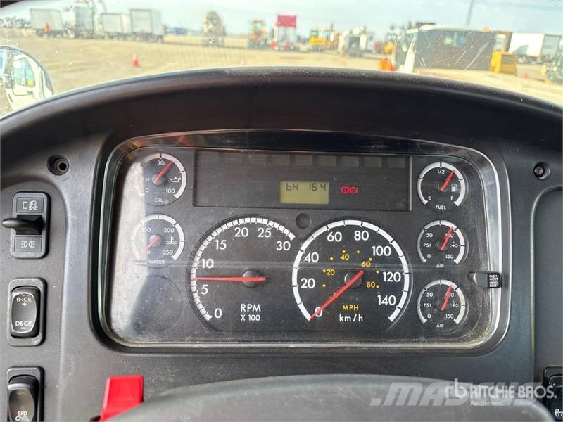 Freightliner M2 106 Cabinas