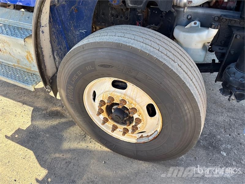 Freightliner M2 106 Kabine i unutrašnjost