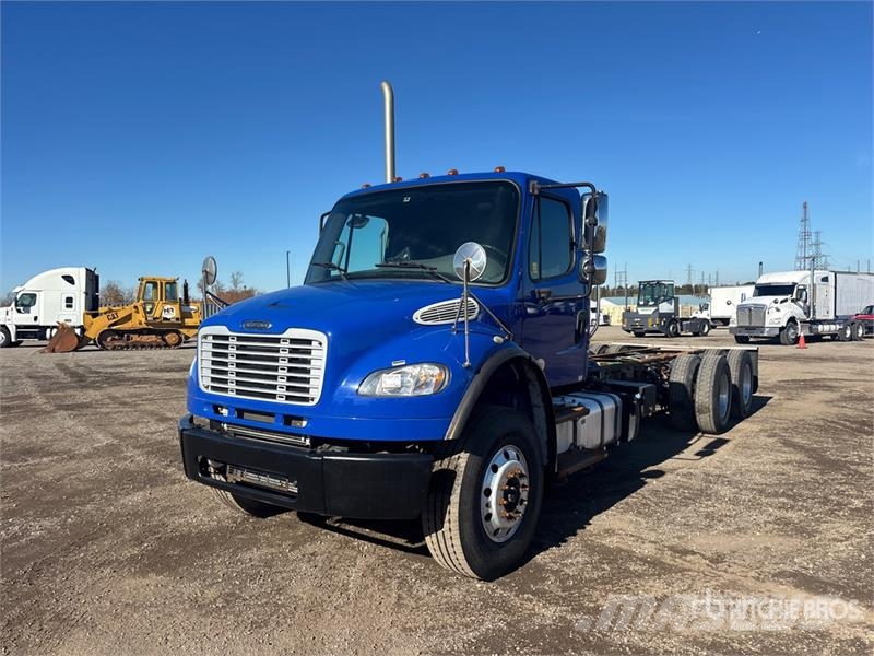 Freightliner M2 106 Kabine i unutrašnjost