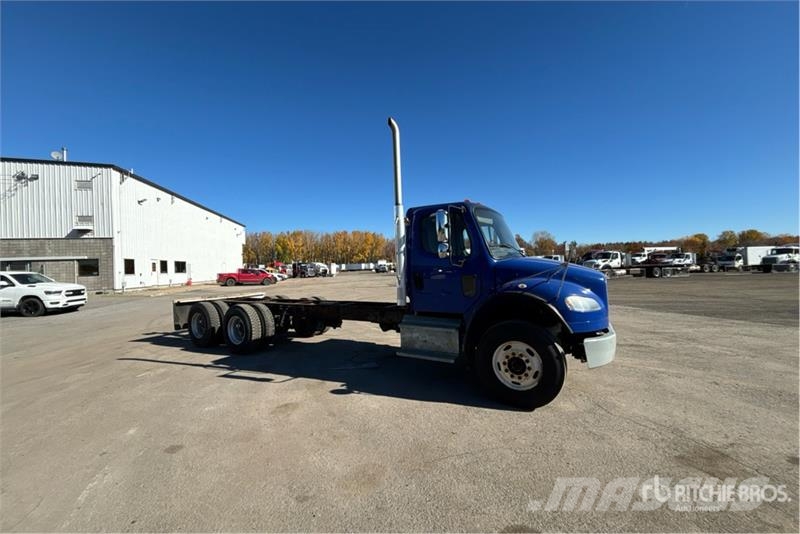 Freightliner M2 106 Kabine i unutrašnjost