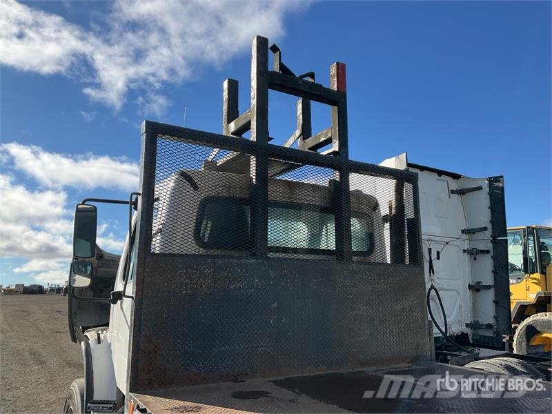 Freightliner M2 106 平板栏板货车