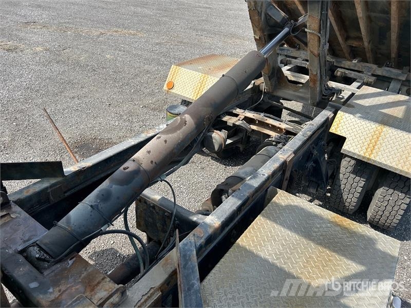 Freightliner M2 106 Abrollkipper