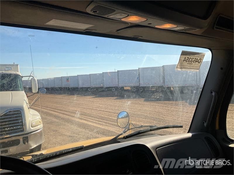 Freightliner M2 106 Sanduk kamioni