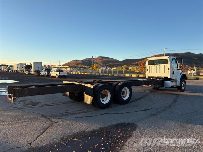 Freightliner M2 106 Kabine i unutrašnjost