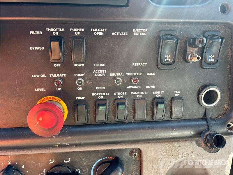 Freightliner M2 106 Camion dei rifiuti
