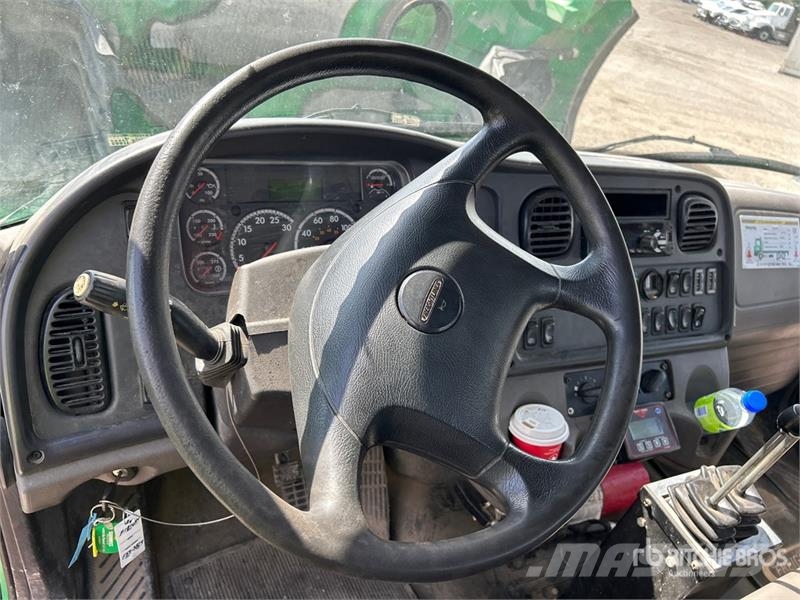 Freightliner M2 106 Hinausautot