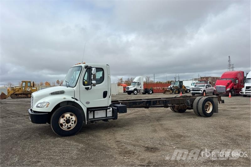 Freightliner M2 106 Cabines e interior