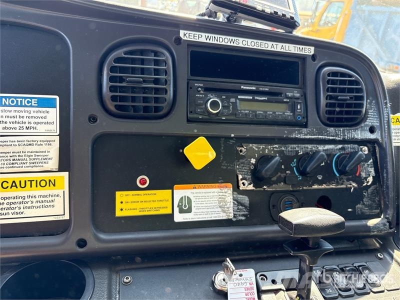 Freightliner M2 106 Прибиральні машини