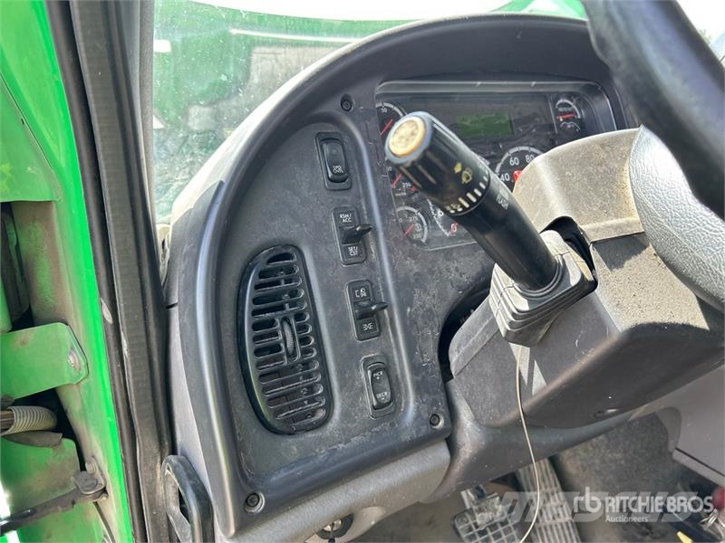 Freightliner M2 106 Hinausautot