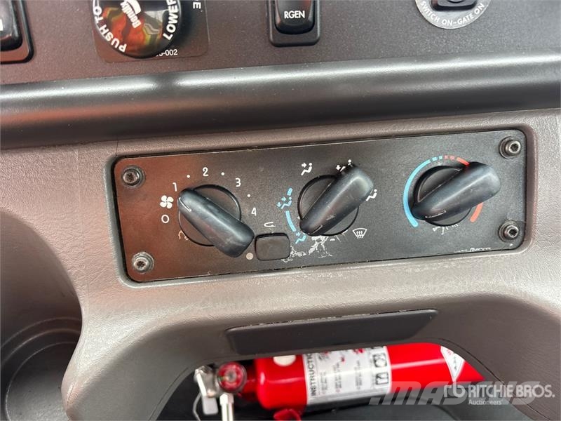 Freightliner M2 106 Cabines e interior