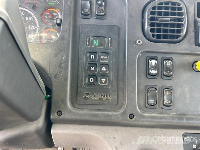 Freightliner M2 106 Hinausautot