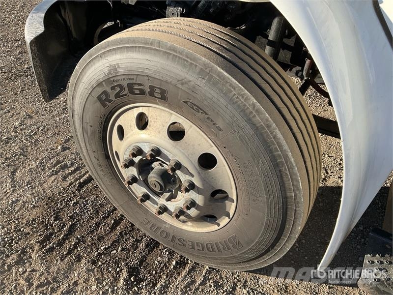 Freightliner M2 106 Грузовики-Рефрижераторы