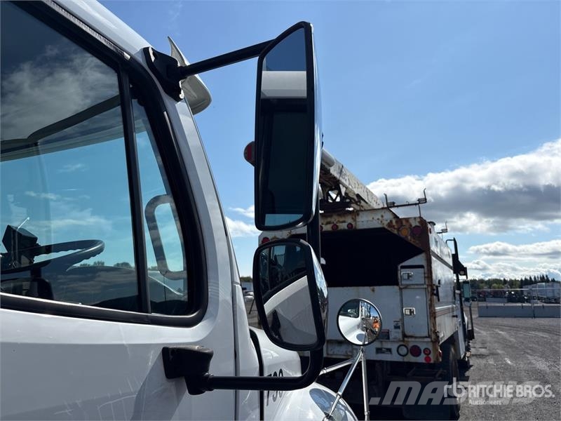Freightliner M2 106 清掃車