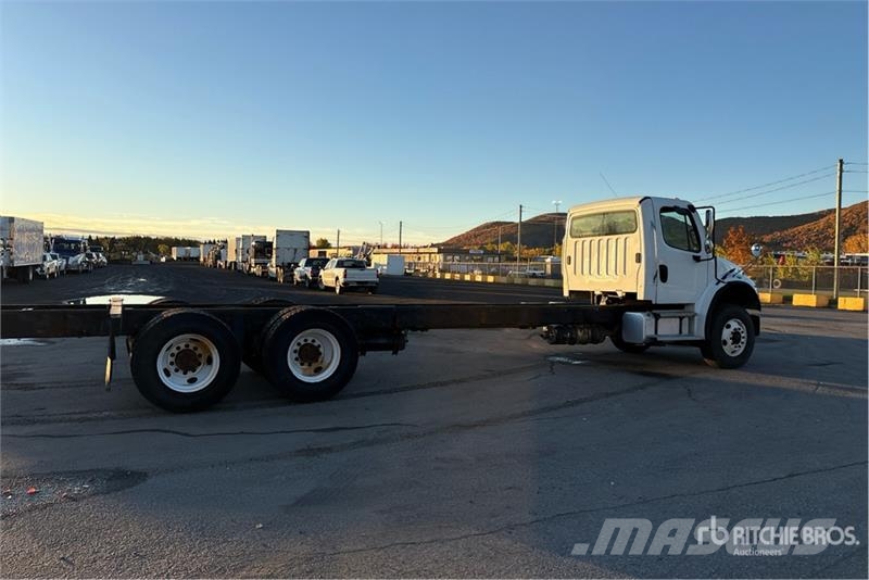 Freightliner M2 106 캐빈 및 인테리어