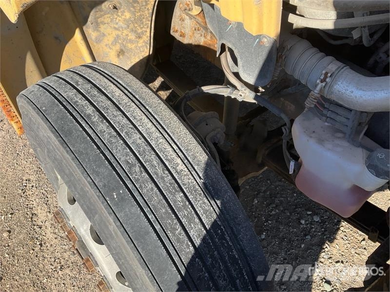 Freightliner M2 106 Sanduk kamioni