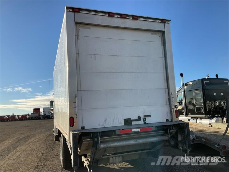 Freightliner M2 106 Грузовики-Рефрижераторы