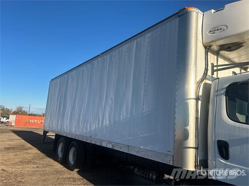 Freightliner M2 106 冷凍冷蔵車