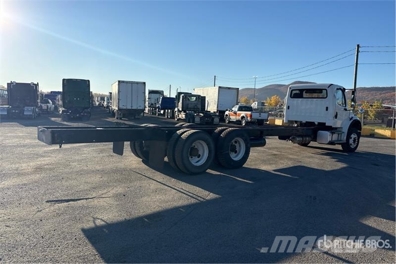 Freightliner M2 106 Cabins and interior