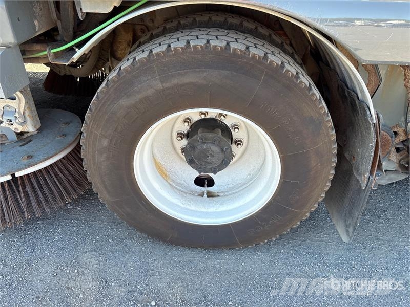 Freightliner M2 106 Прибиральні машини