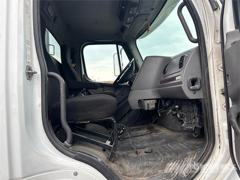 Freightliner M2 106 Camiones bañeras basculantes o volquetes
