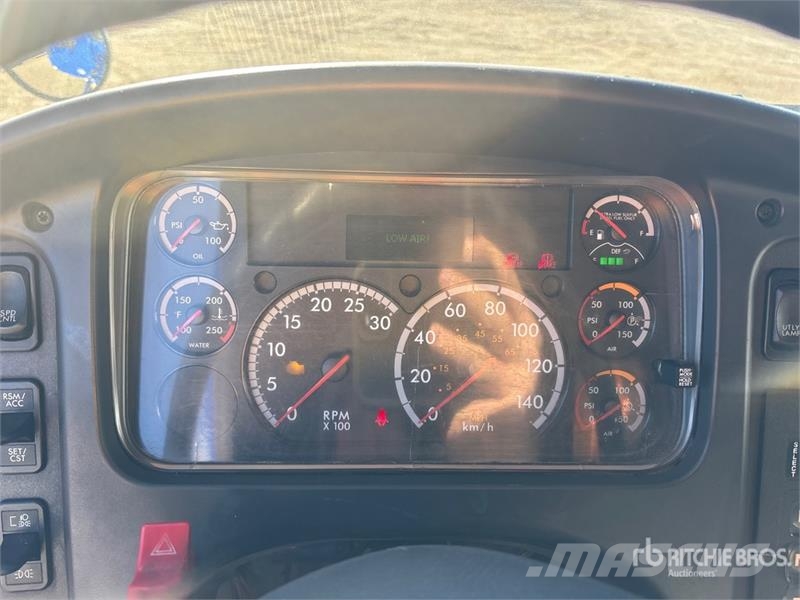 Freightliner M2 106 Kabine i unutrašnjost