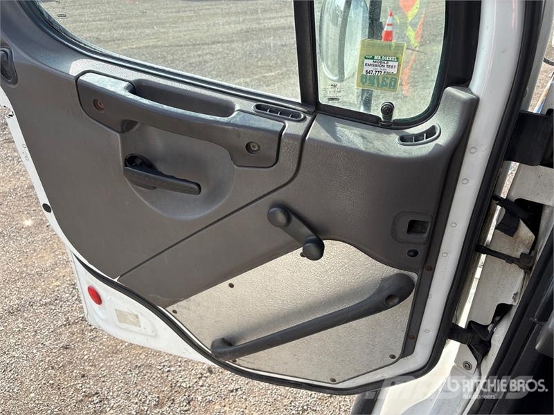 Freightliner M2 106 Cabinas