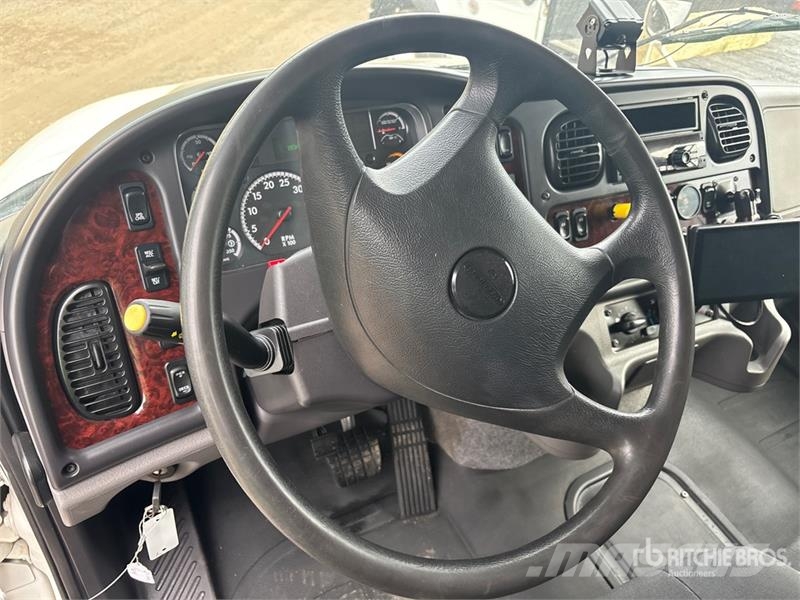 Freightliner M2 106 Camion dei rifiuti