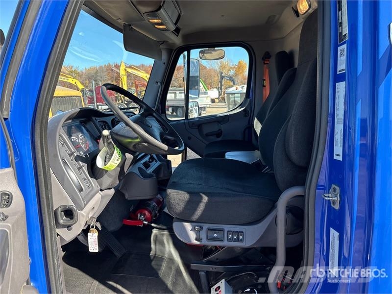 Freightliner M2 106 Kabine i unutrašnjost