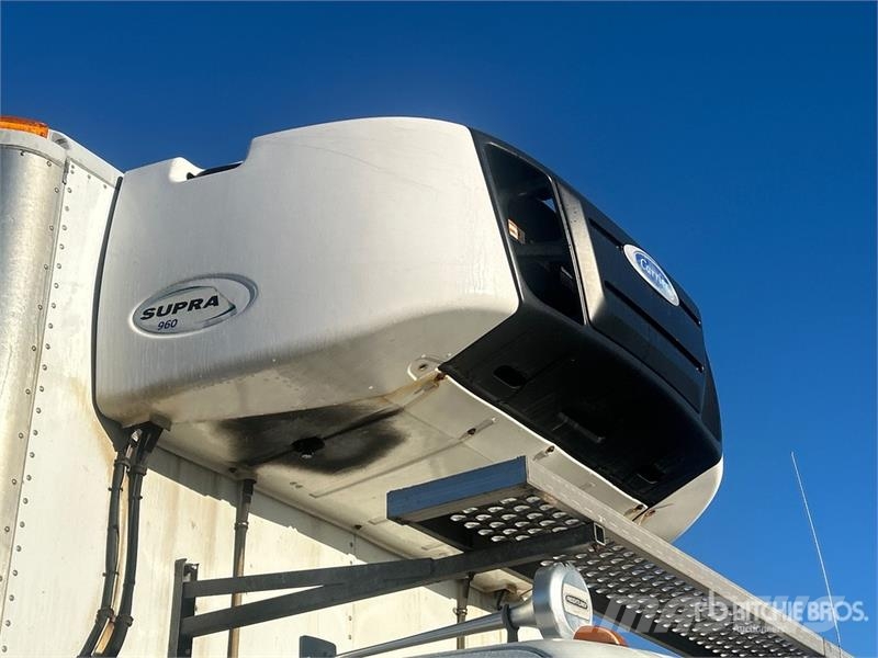 Freightliner M2 106 冷凍冷蔵車