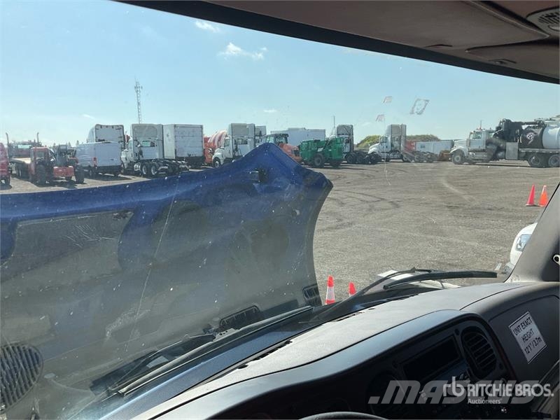 Freightliner M2 106 Kabine i unutrašnjost