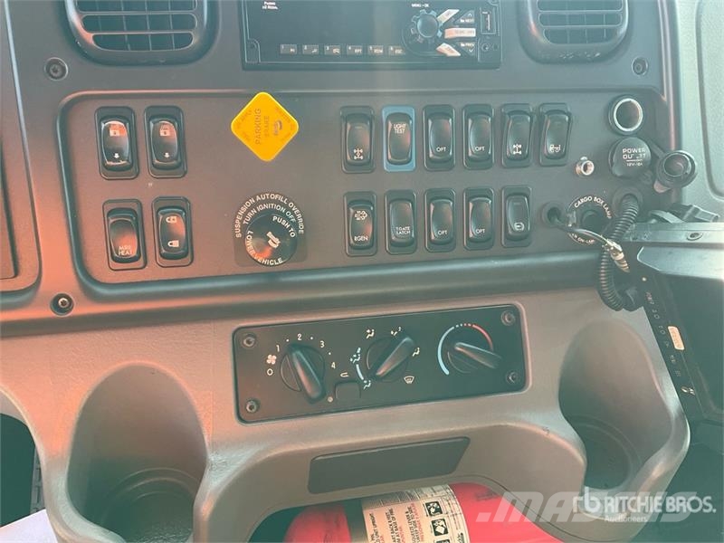 Freightliner M2 106 Kabine i unutrašnjost