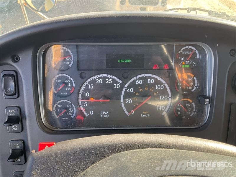 Freightliner M2 106 Sanduk kamioni