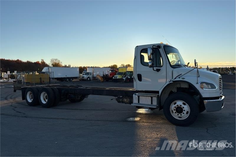 Freightliner M2 106 캐빈 및 인테리어