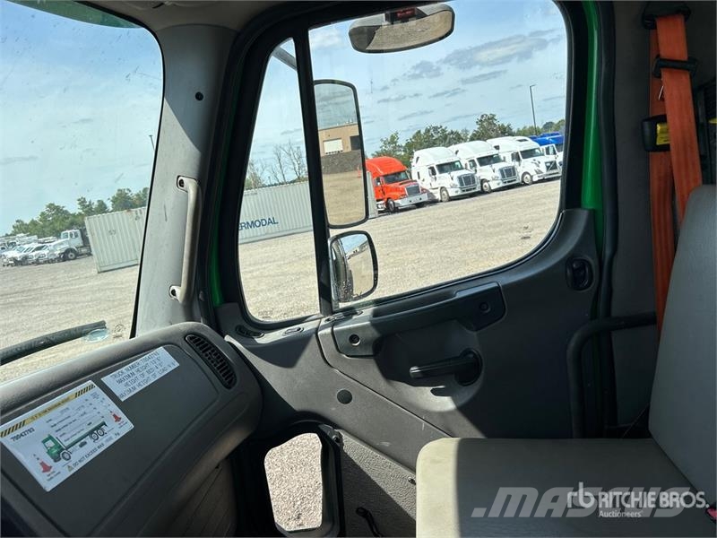 Freightliner M2 106 Hinausautot